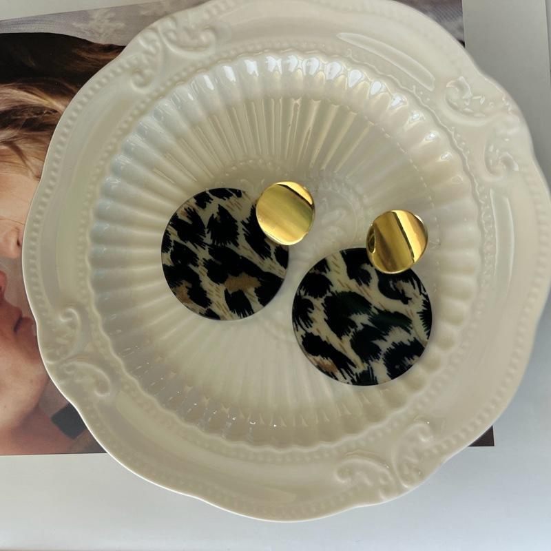 

Light luxury high-end acetic acid exaggerated round earrings femininity new s111 silver needle retro personalized leopard print earrings 925 silver needle