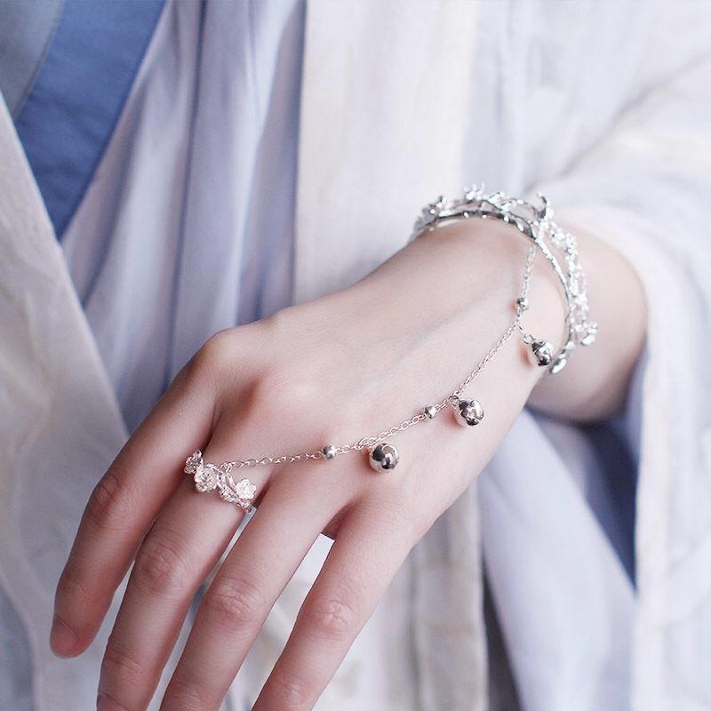 Bracciale anello Hanfu integrato bracciale antico cinese con frange campana di palazzo apertura retrò accessori per mano sposa fatata