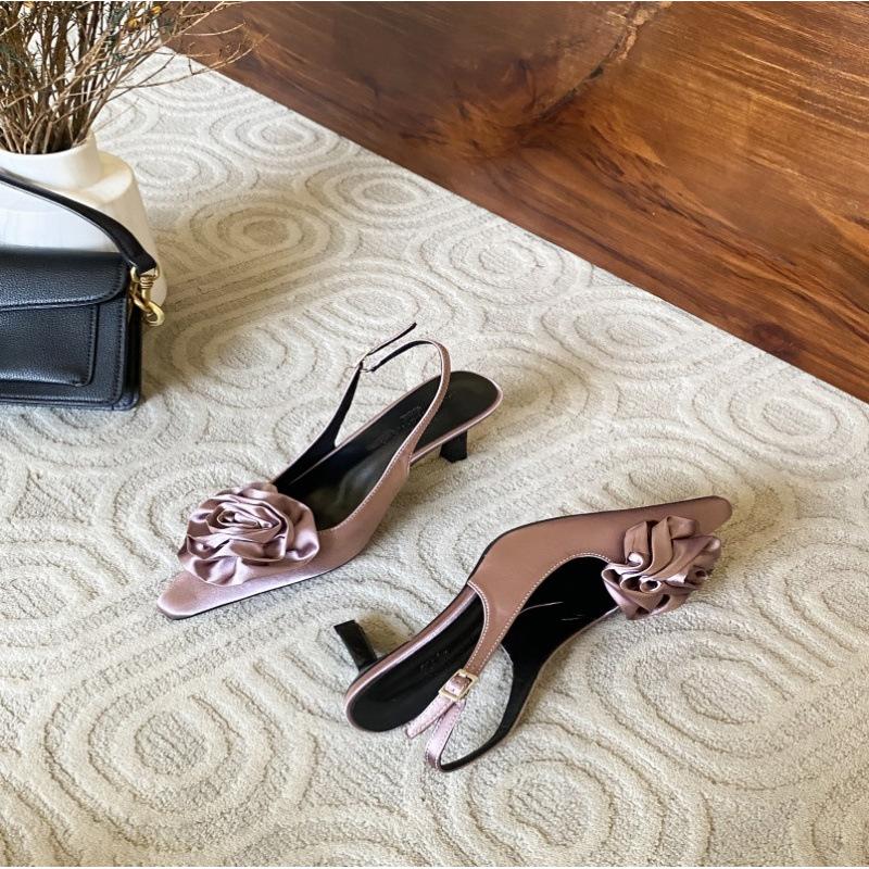 

2025 spring and autumn new fashion versatile French niche rose bag head sandals women s skirt pointed single 39 лавандовый