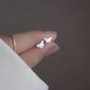 Orecchini a lobo farfalla in argento sterling S925 da donna design di nicchia ins senso del design orecchini senza fastidio orecchini per buco dell'orecchio semplici