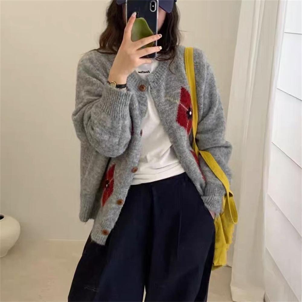 Women's Korean Argyle Knit Cardigan: Retro Round Neck Sweater for Autumn/Winter