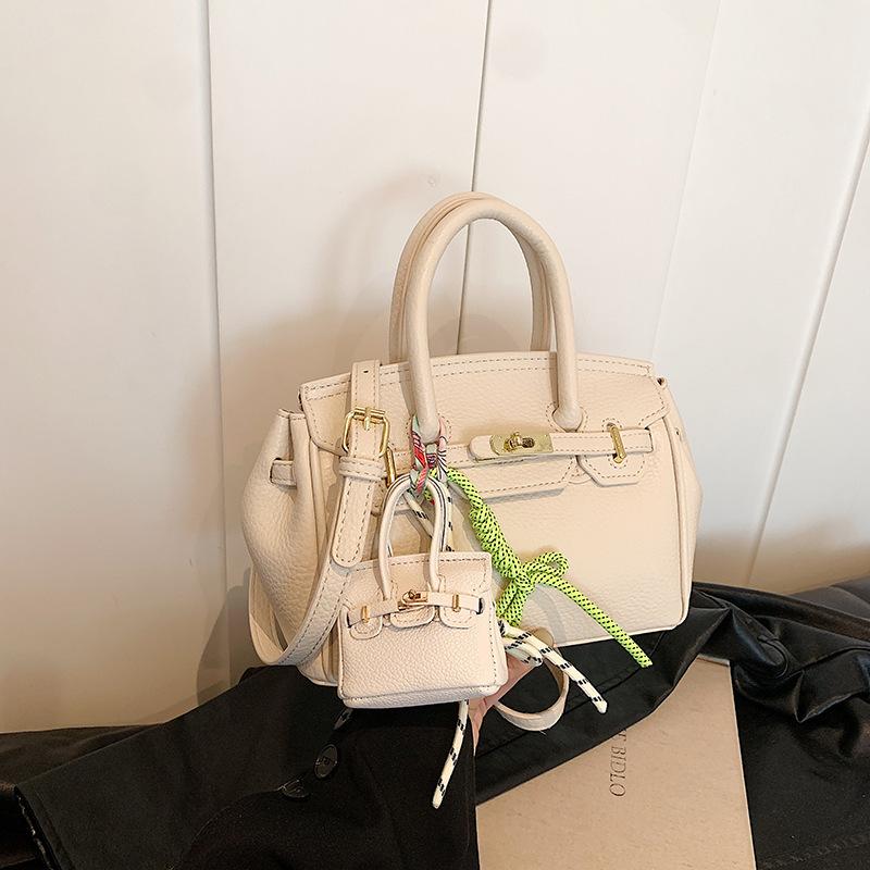 

Преміальна легка розкішна портативна платинова сумка жіноча нішева дизайнерська жіноча сумка 2025 осінь та зима нова трендова сумка через плече