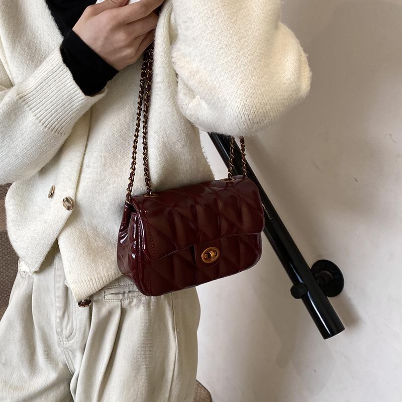 

Autumn and winter high-end retro diamond chain bag women s new Xiaoxiang shoulder crossbody small square bag красный
