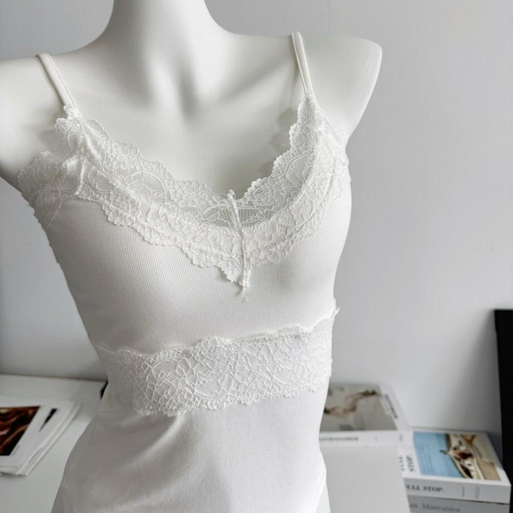 Elegant White V-Neck Lace Camisole with Chest Pad for Women