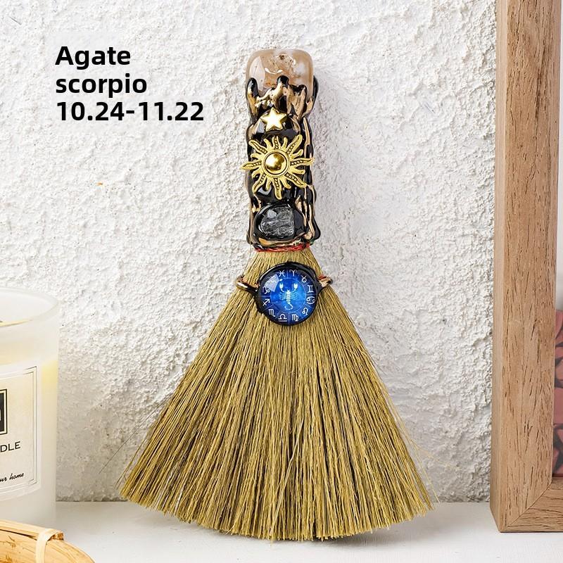 Zwölf Tierkreiszeichen Kristall Rohstein Mit Handgefertigtem Besen Dekor Für Hochzeit Und Feier