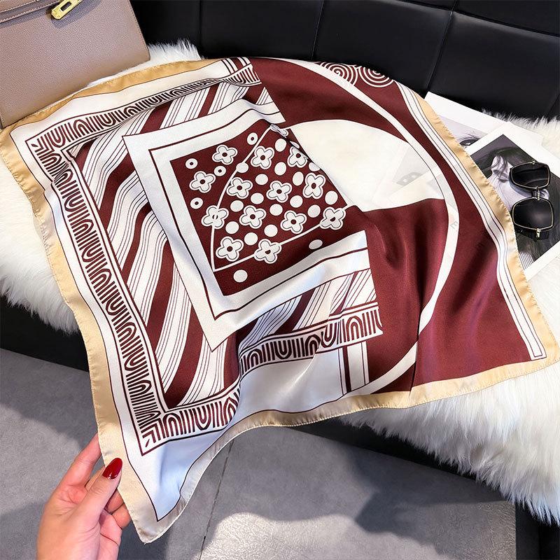 Spring Silk Scarf Fashionable Foreign Style Versatile Small Square Scarf 70Cm Decorative Scarf Sunscreen Travel Shawl Women