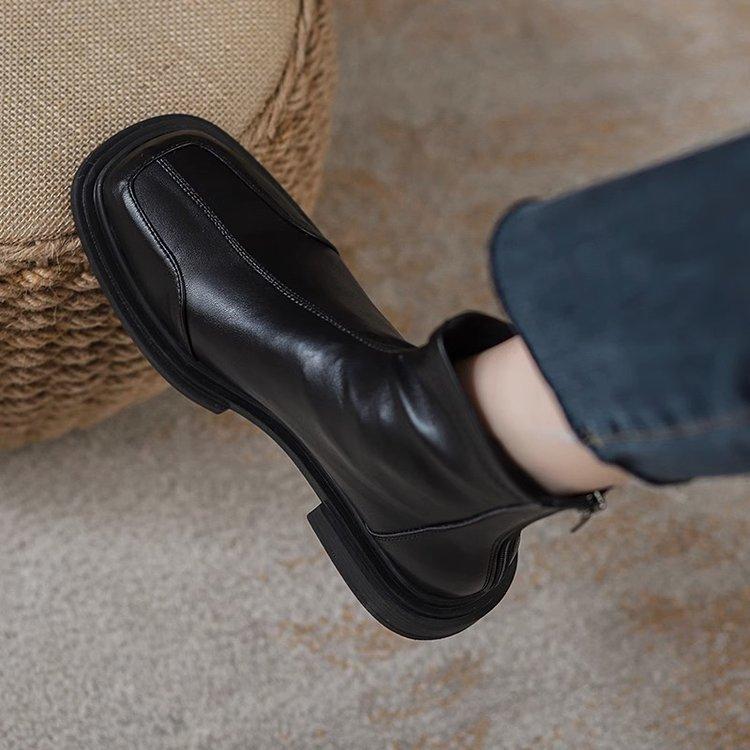 Retro British style women's 2026 autumn new low heel round toe soft leather super popular versatile Chelsea boots