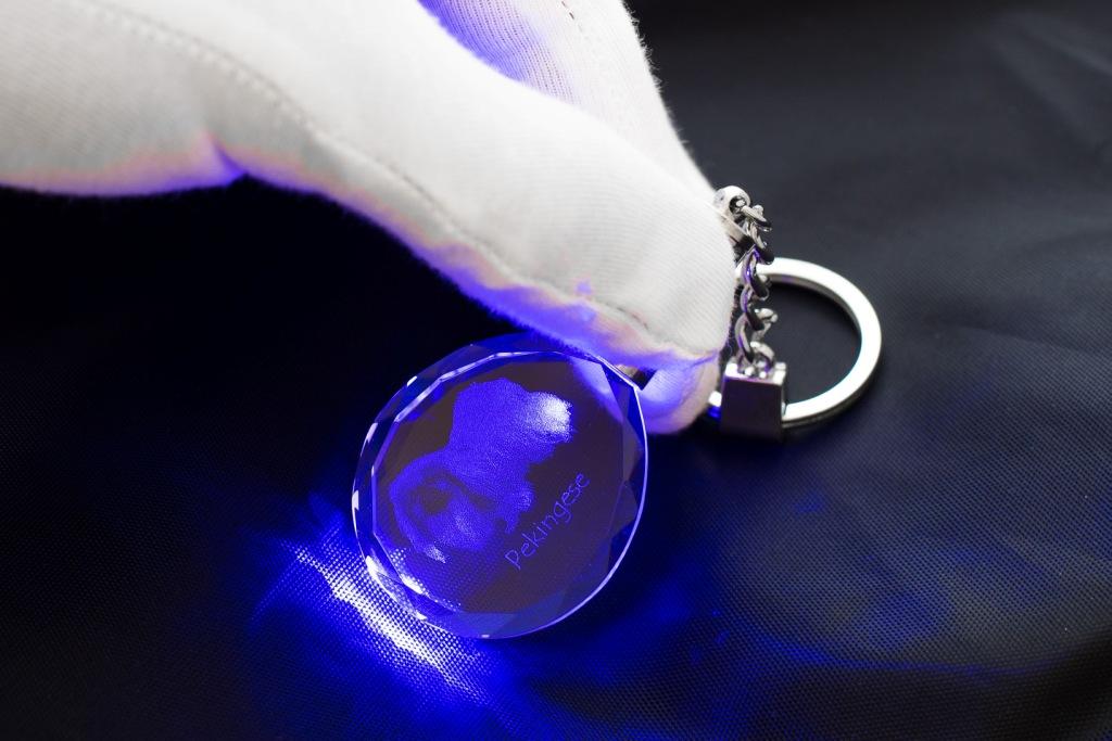 Pekingese, Pekinese, Peke – Pendant with a photo of a dog, crystal key ring in a gift box | Art-Dog