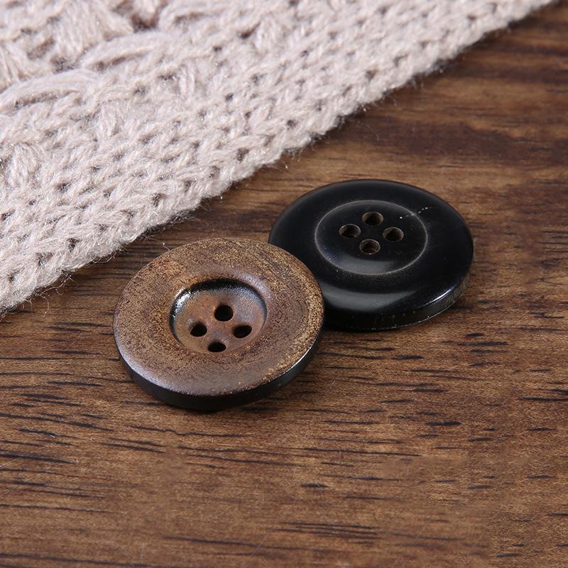

Пуговицы из рога коричневого цвета с обожженным краем, пуговицы для одежды высокого класса, пуговицы для пиджака, круглые пуговицы для костюма, пуговицы для детского пальто, свитера Fire Horns * 24L = 15.0 MM * Round