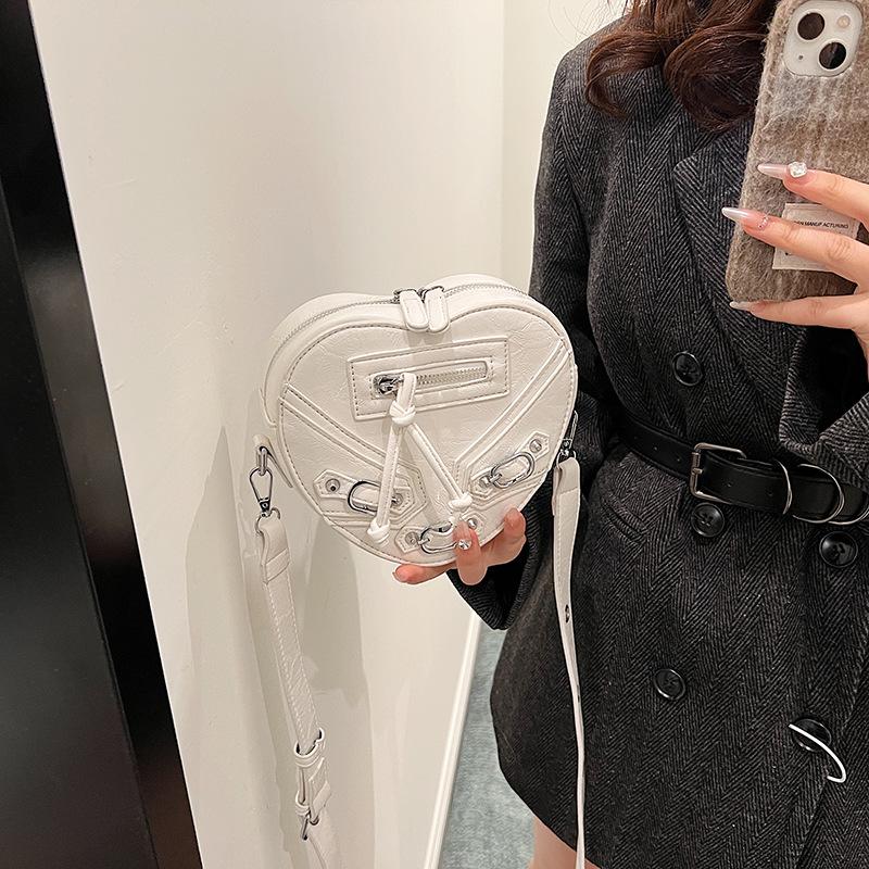Bags Personality Love Small Bag 2025 New Korean Version Fashion Rivet Trend Ins Internet Celebrity Ladies Messenger Bag