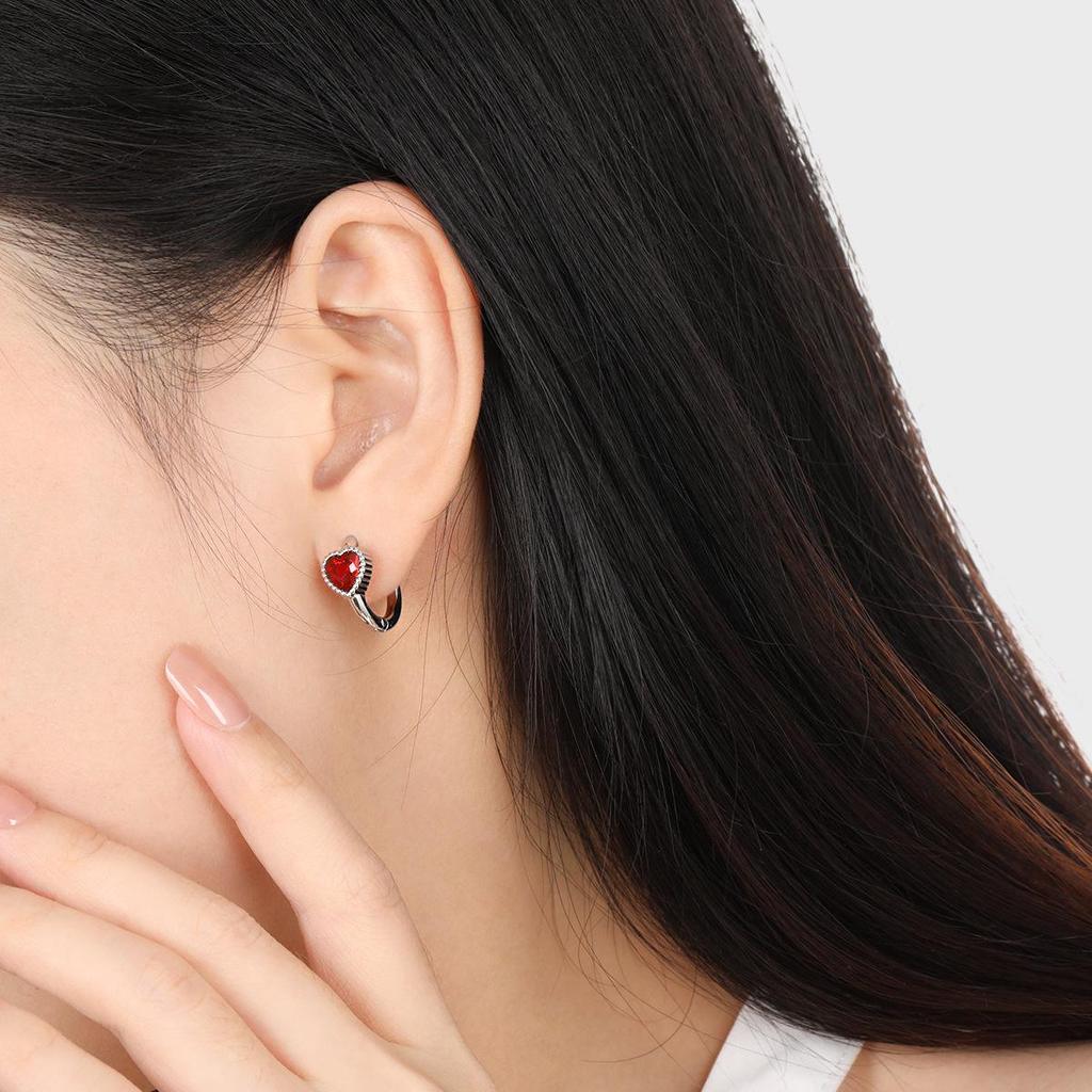 Koreanischer Luxus Titanstahl Herzförmiger Diamant Ohrschmuck