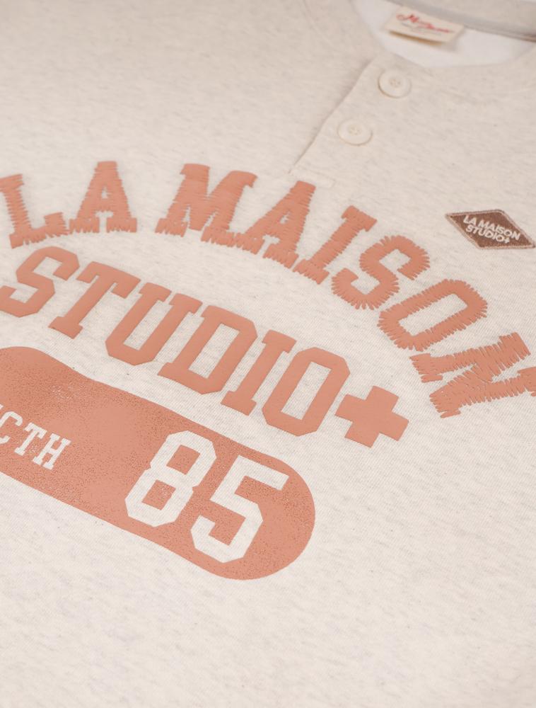 LA MAISON STUDIO La Maison Essential Crop Henley Neck Oatmeal(Fcg1Ts682M)