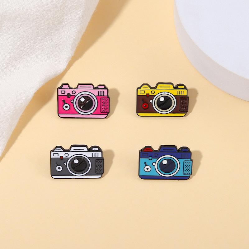 Retro Cartoon Colorful Camera Brooch: Trendy, Cute, Creative Design Badge