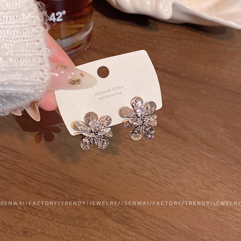 Cold wind texture feeling flower zircon stud earrings women s niche unique personality temperament earrings ear jewelry