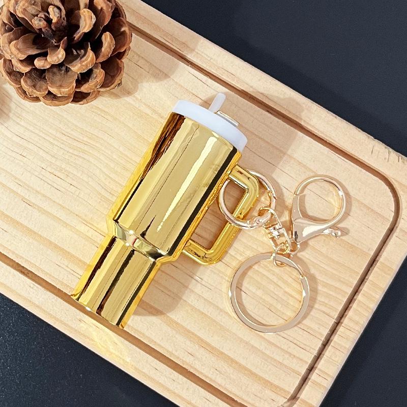 Llavero Copa Rey Hielo: Colgante Stanley versátil para pintalabios o para colgar en la mochila