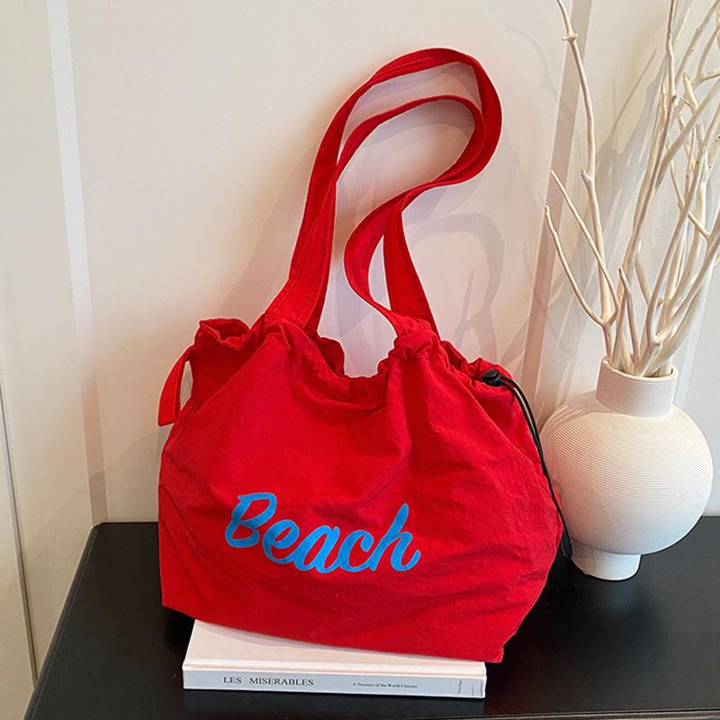 

Rope waterproof single shoulder portable convenient Korean version of the new bag tote bag letter large capacity casual printing draw красный