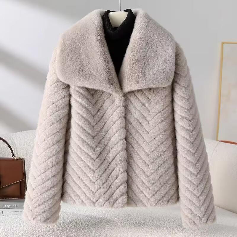 Popular high-end Hepburn style short Coat for women's Winter Mink coat Ladies Fur Jackets Fur Car Strip Mink Jacket