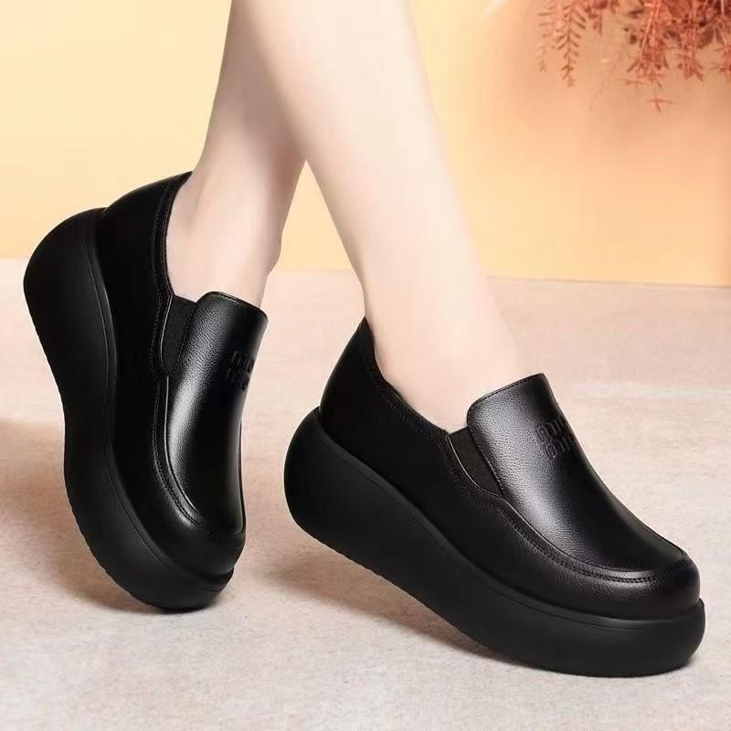 Round head platform loafers women's spring new retro muffin shoes soft leather not tired feet comfortable mother deep mouth shoes
