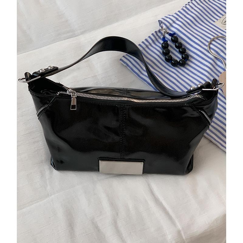 Retro Red Underarm Bag Women's 2025 New Fashion Commuter Bag Versatile Large-capacity Messenger Bag One Piece Delivery