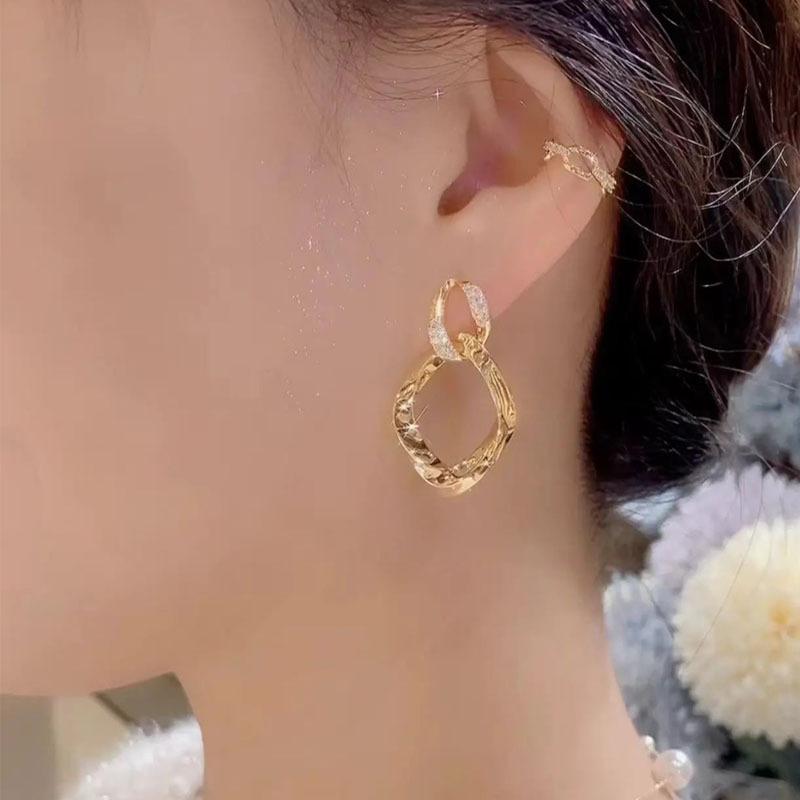 Double Layered Interlocking Circle Micro Inlaid Earrings for Trendy Women, Exquisite and Niche Design, Versatile Earrings