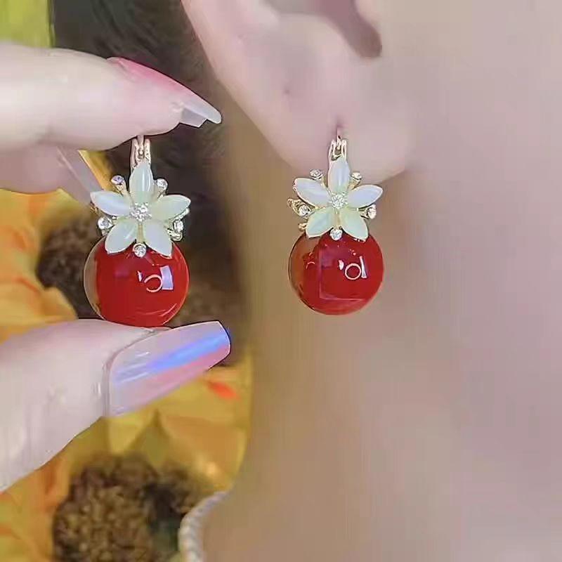 2024 French Elegant Pearl Flower Ear Cuff - Light Luxury and Versatile Style Earrings