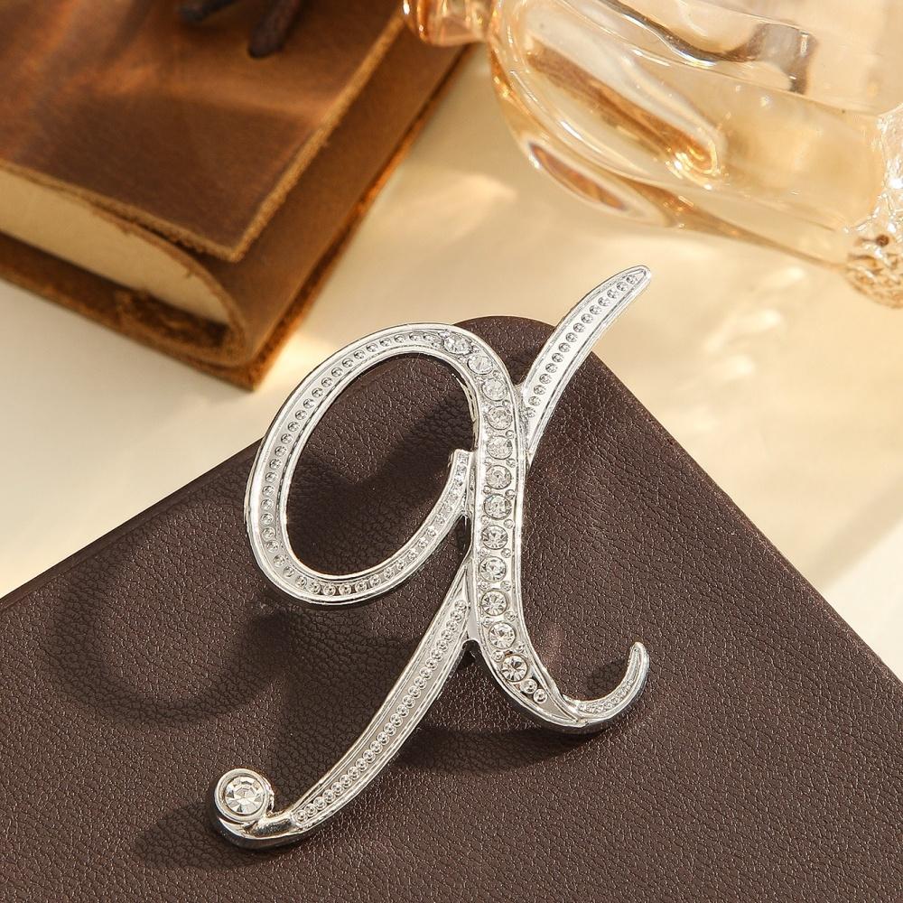 Spilla di Diamanti con 26 Lettere Inglesi Spilla Corsage in Metallo con Strass da Donna per Abbigliamento Zaino Sciarpa e Accessori Spille