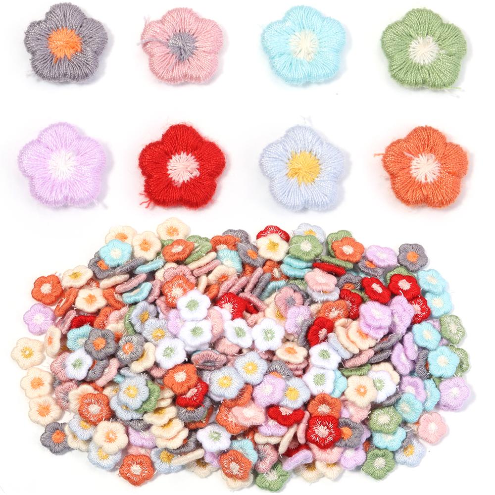 50 Stück/Los Mini Handgemachte Gestickte Blumenflicken Bunte Pflaumenblüten Applikation DIY Kleidung Kopfbedeckung Dekor Nähzubehör