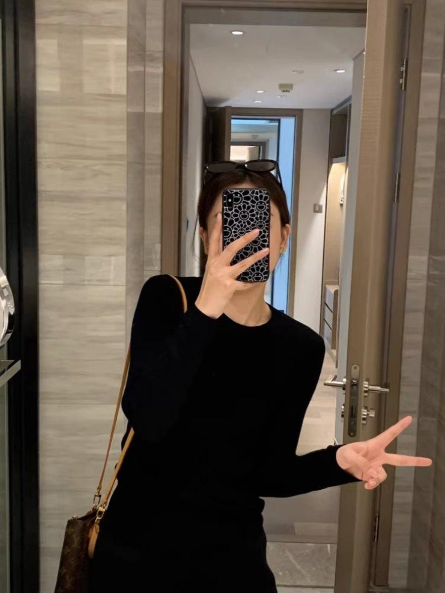 

Self-Retained Grey Knitted Slim Fit Round Neck Sweater for Early Autumn/Winter Medium чорний