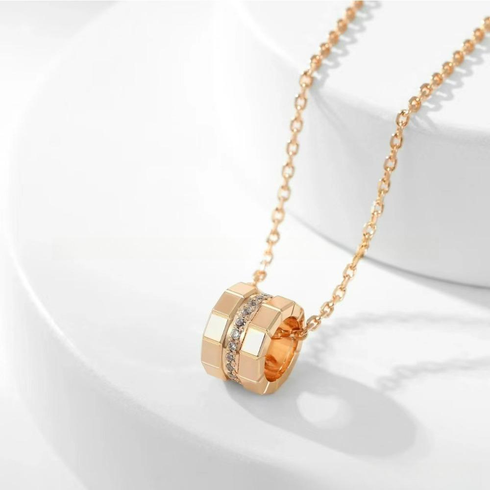 Necklace for Women with Versatile High-end Feeling, Small Waist Couple Small Ice Cubes, Geometric Collarbone Chain