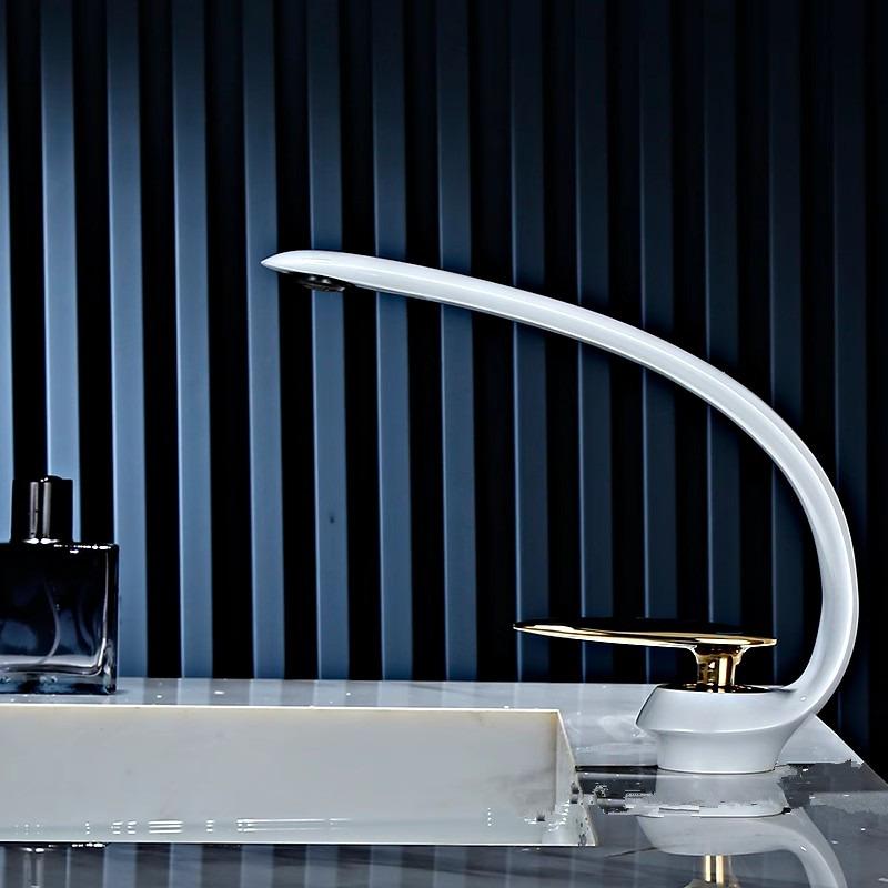 

Tuqiu Rose Gold Змішувач для ванної кімнати Золотий змішувач для раковини Латунь Гаряча холодна щітка Золотий змішувач для умивальника Кран з однією ручкою для ванної кімнати біле золото кольору