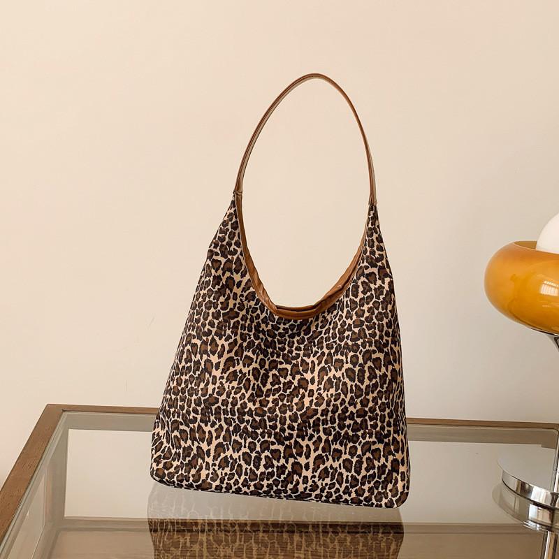 Versatile Large Capacity Canvas Tote Bag Fashionable Crossbody For Everyday Wear