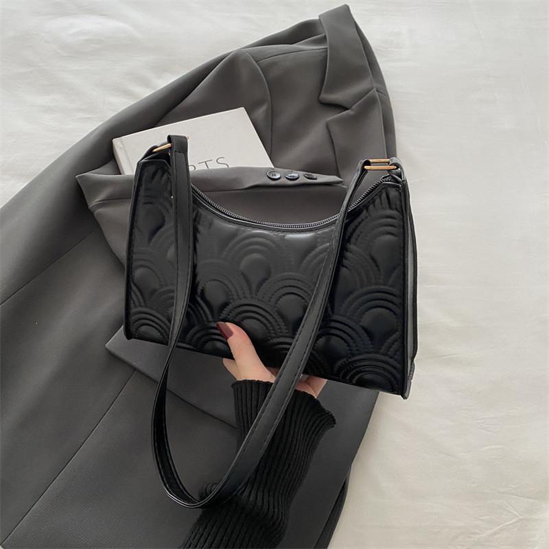 Stylish Versatile Crescent Bag Soft Pu Material With Convenient Zipper Closure For Everyday Fashion