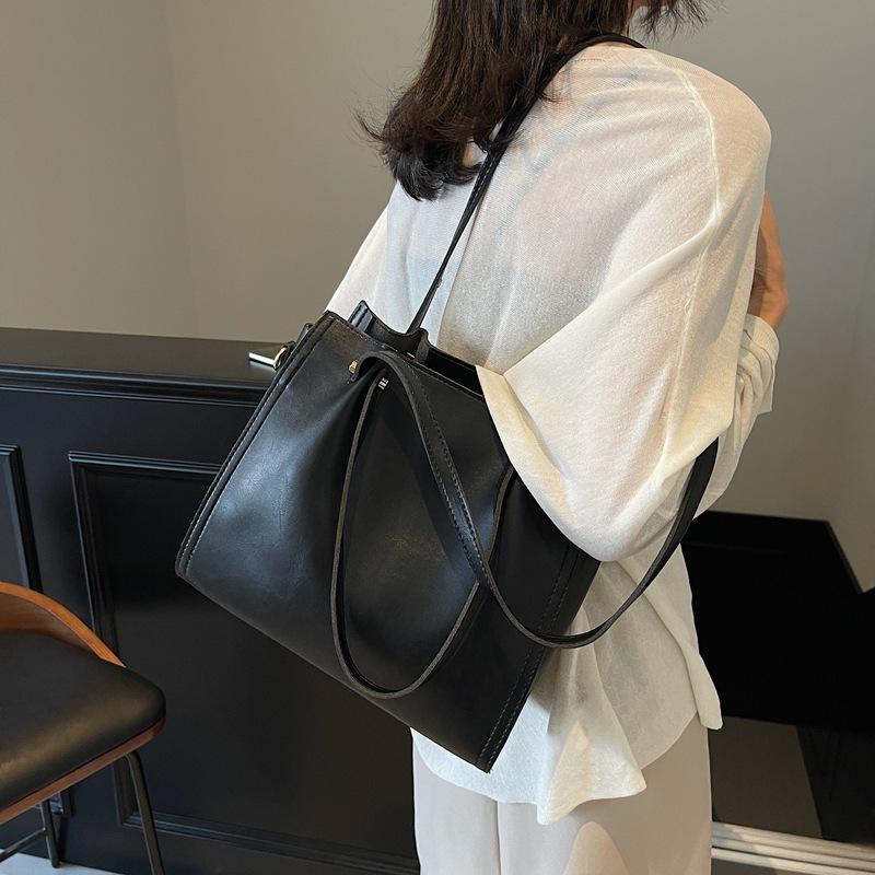 New Popular Bag Women's Large-capacity Commuter Mother Bag Women's Portable Shoulder Tote Bag
