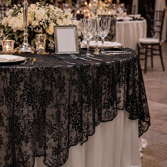 Baizihuahu Lace Tablecloth, Floral Table Cover, Retro Scalloped Tablecloth for Dining Table, Rustic Wedding Party Bridal Shower Decor