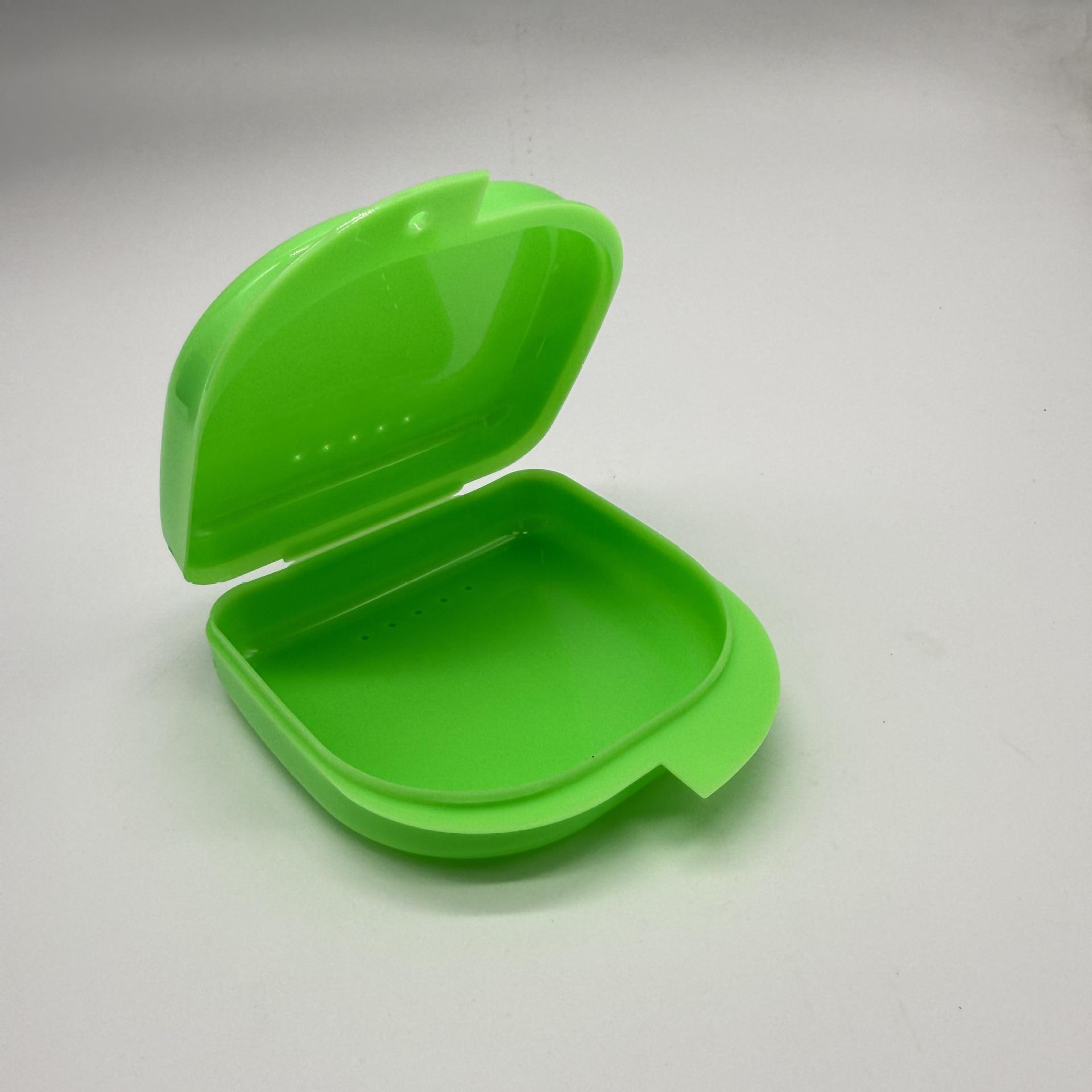 

Orthodontic Retainer & Aligner Storage Box with Logo Print зелёный