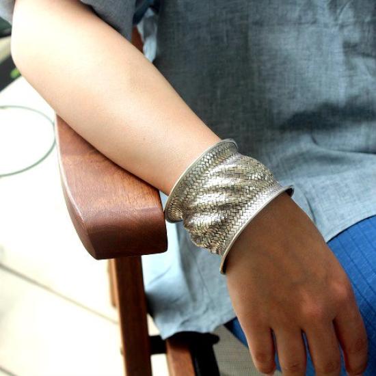 Carmelo World Accessories Karen Silver Wide Bangle Bangle, Women's