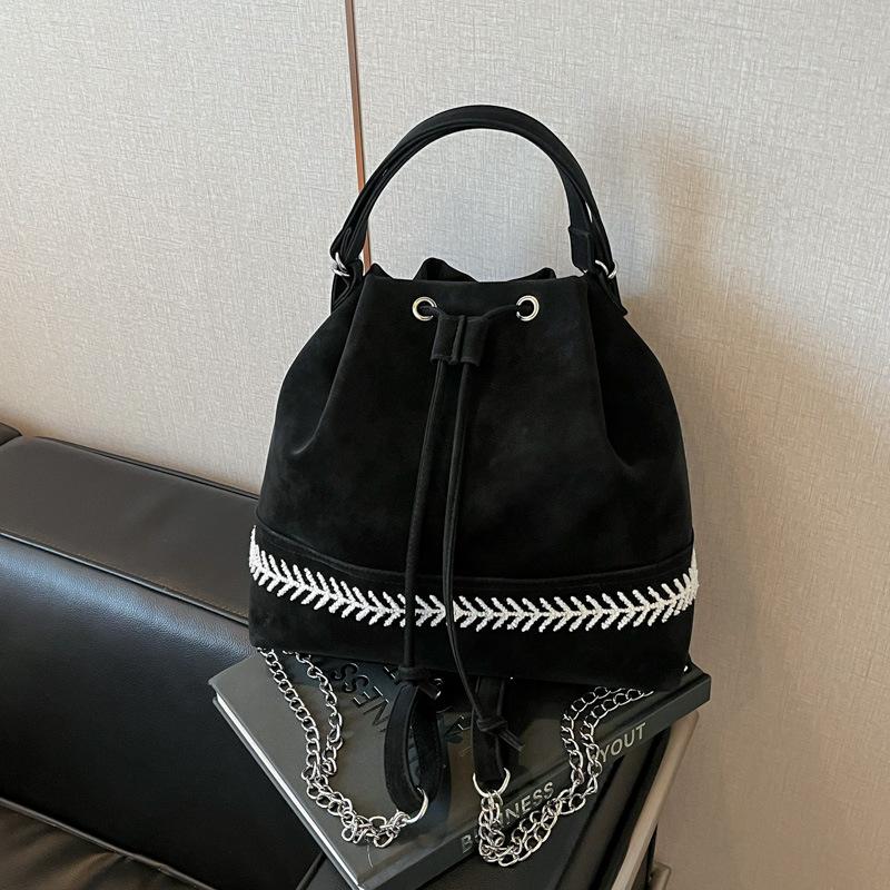 

Bucket bag women s 2025 new spring and summer niche design chain backpack women s high-end fashion messenger backpack чёрный
