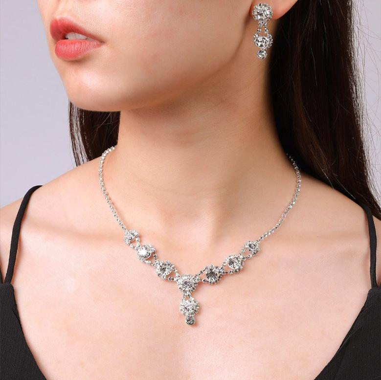 

Ladies Earrings Necklace 2 Jewelry Set Claw Chain Bridal Jewelry Blue Birthday Party Gift Geometric