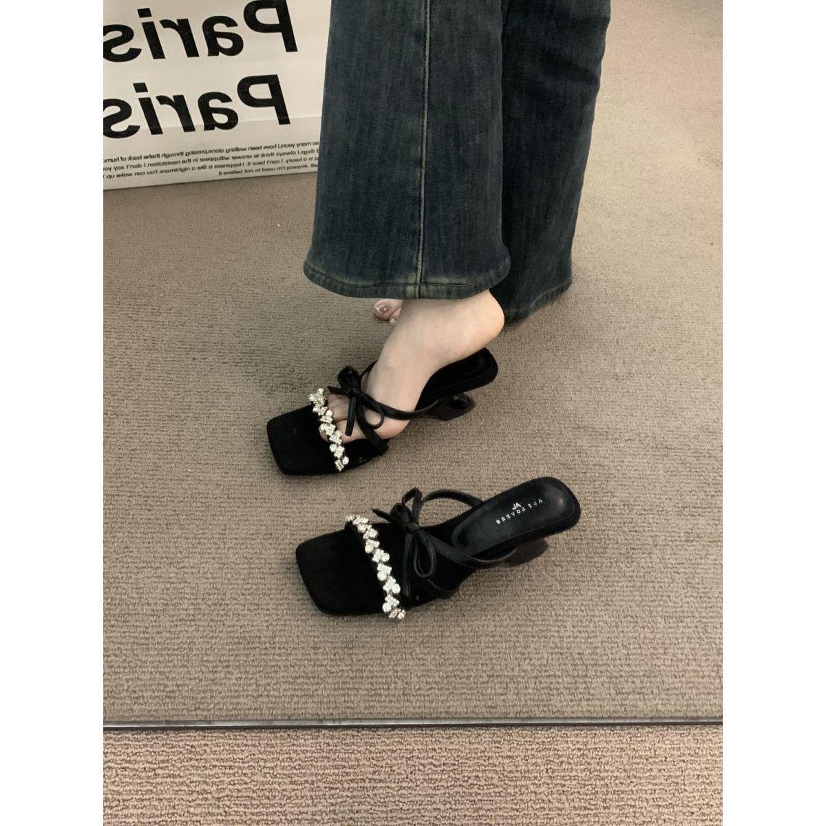 

Niche thick-heeled temperament French high-end outer slippers women s shoes 2025 summer high-heeled evening wind sandals 40 чёрный