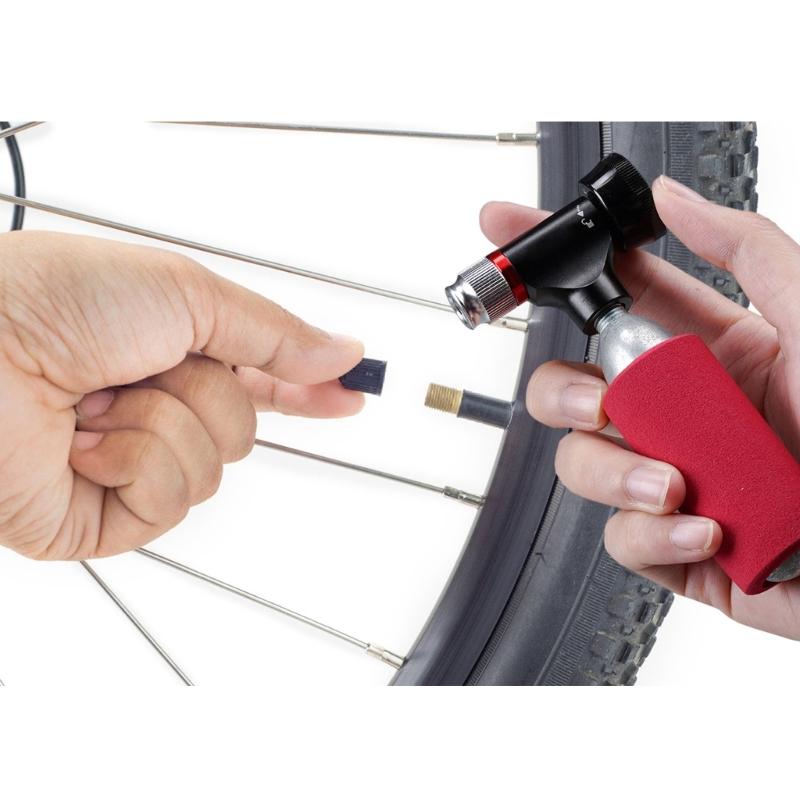 Portable CO2 Inflator Head Road Bike Tire Inflator CO2 Tyre Filler Air Pumps with Pressure Gauge & Insulated Sleeve