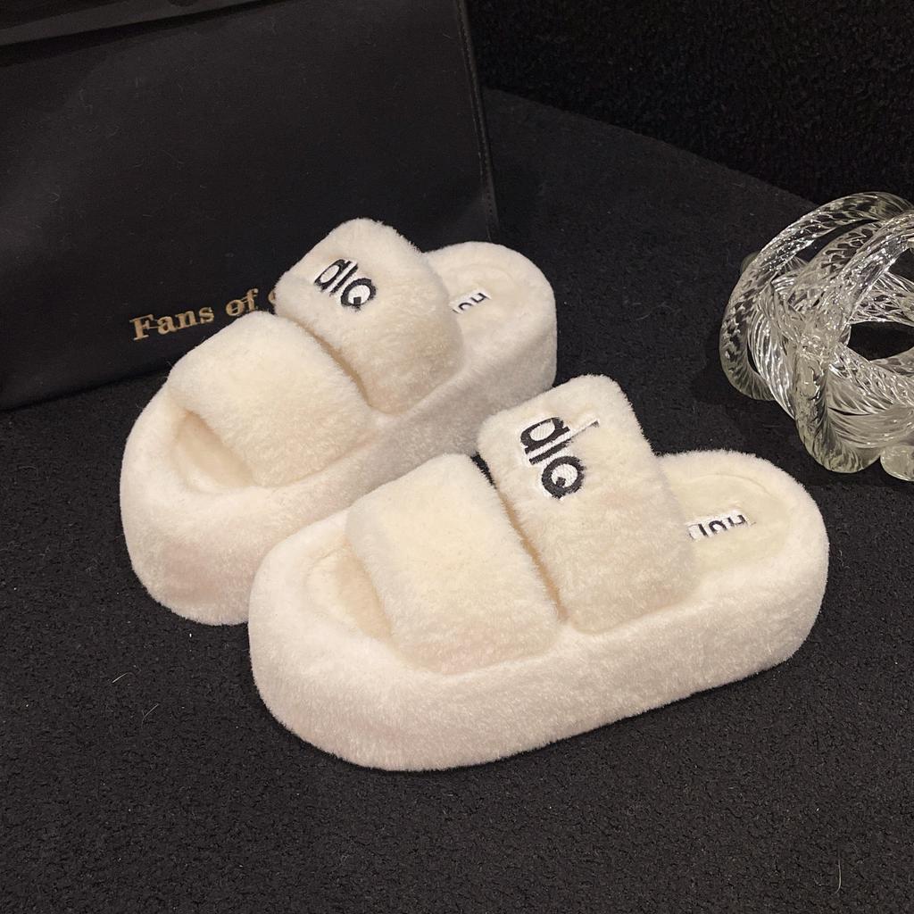 Thick bottom height increase small fluffy slippers women wear 2025 new autumn and winter Internet celebrity super fire fluffy cotton slippers