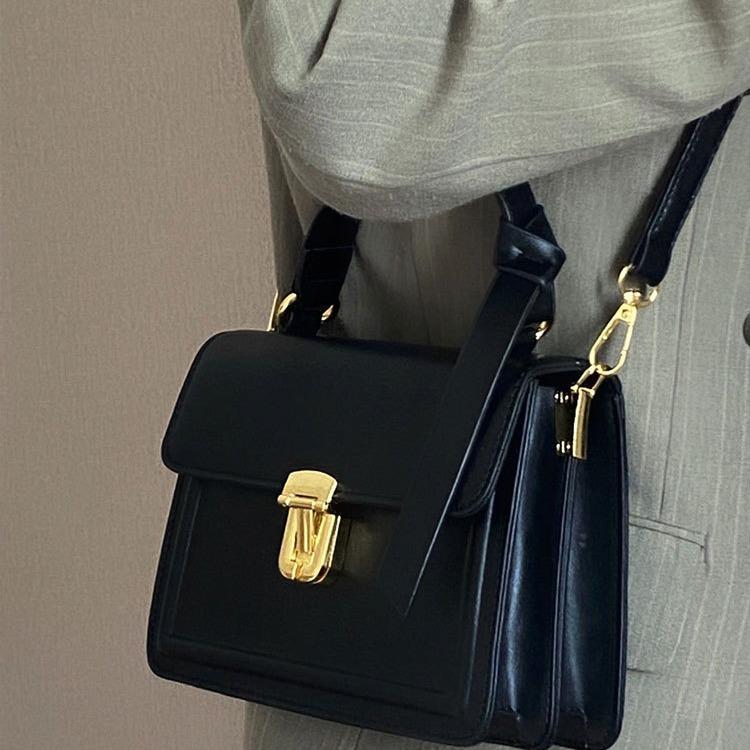 Versatile Ins Crossbody Bag Women's New Autumn and Winter Trendy Retro Handheld Square Bag Niche Texture Shoulder Bag