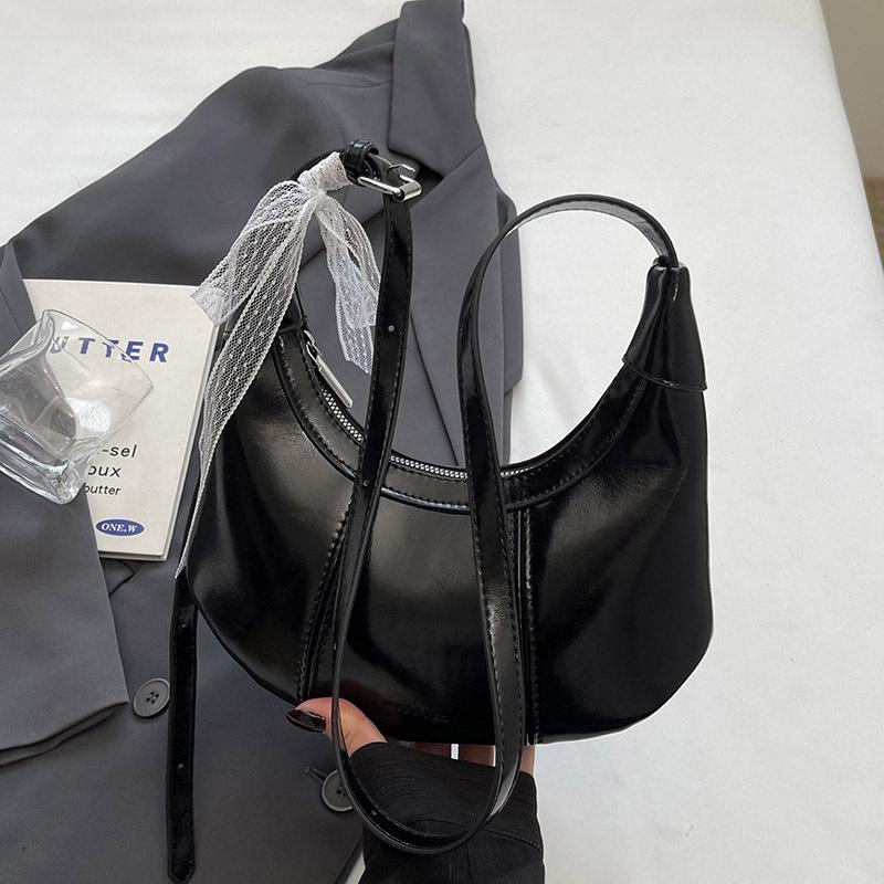 Popular Wholesale Fashion Simple Oil Wax Skin Niche Solid Color Dumpling Bag Temperament Commuting To Work Versatile Messenger Women's Bag