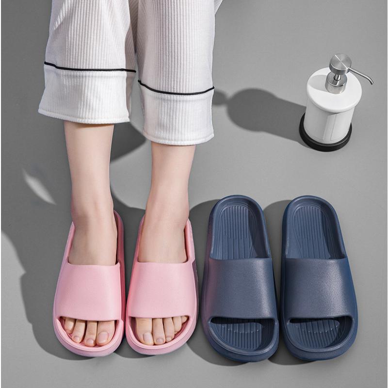 Pantoufles de nuage Super légères pour femmes, sandales d'été de plage à semelle souple, tongs EVA pour hommes et dames, diapositives antidérapantes pour salle de bain à domicile