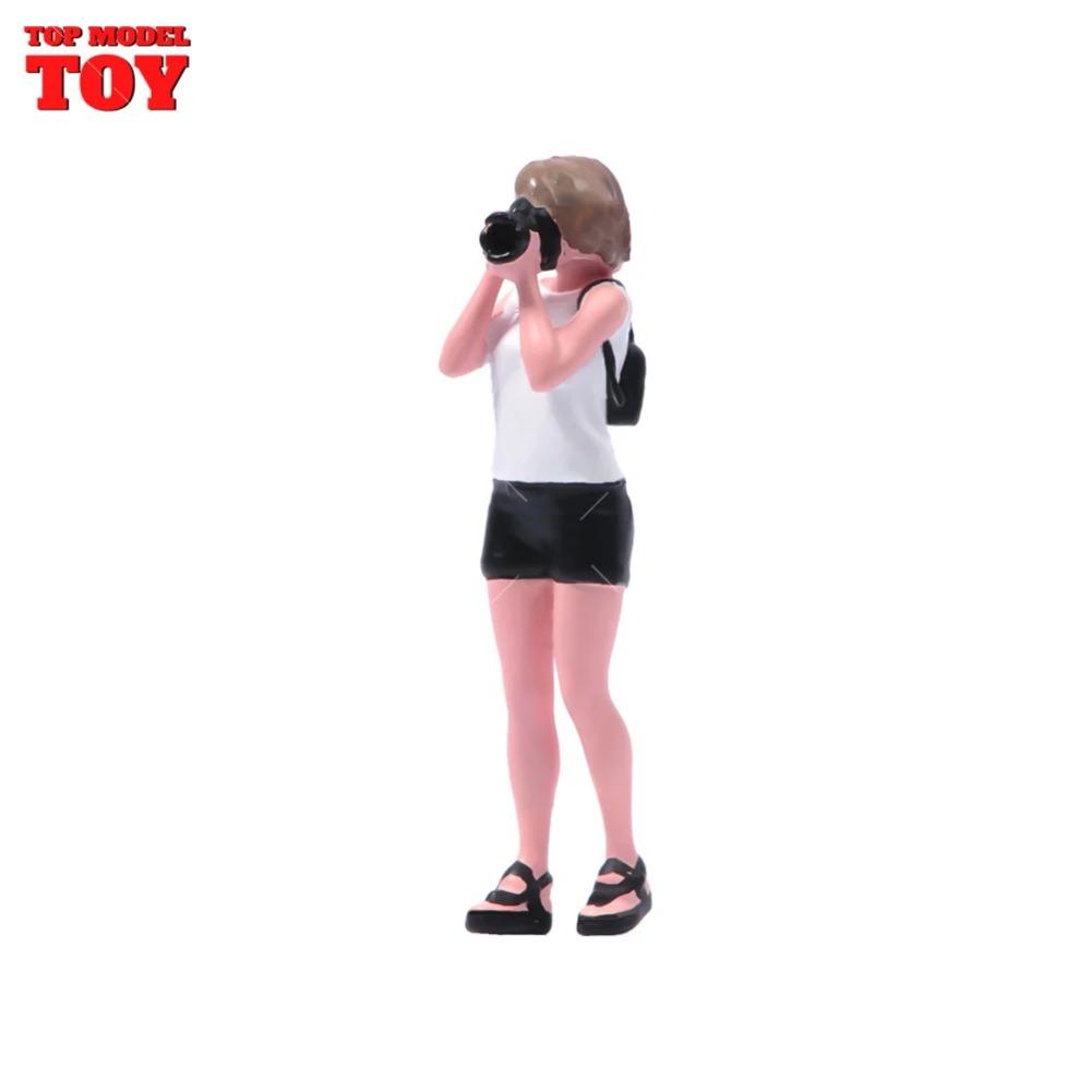 Painted Miniatures 1/64 Scale Beauty Handsome Boy Policeman Girls Male Female Scene Figure Model For Car Vehicles Decorate