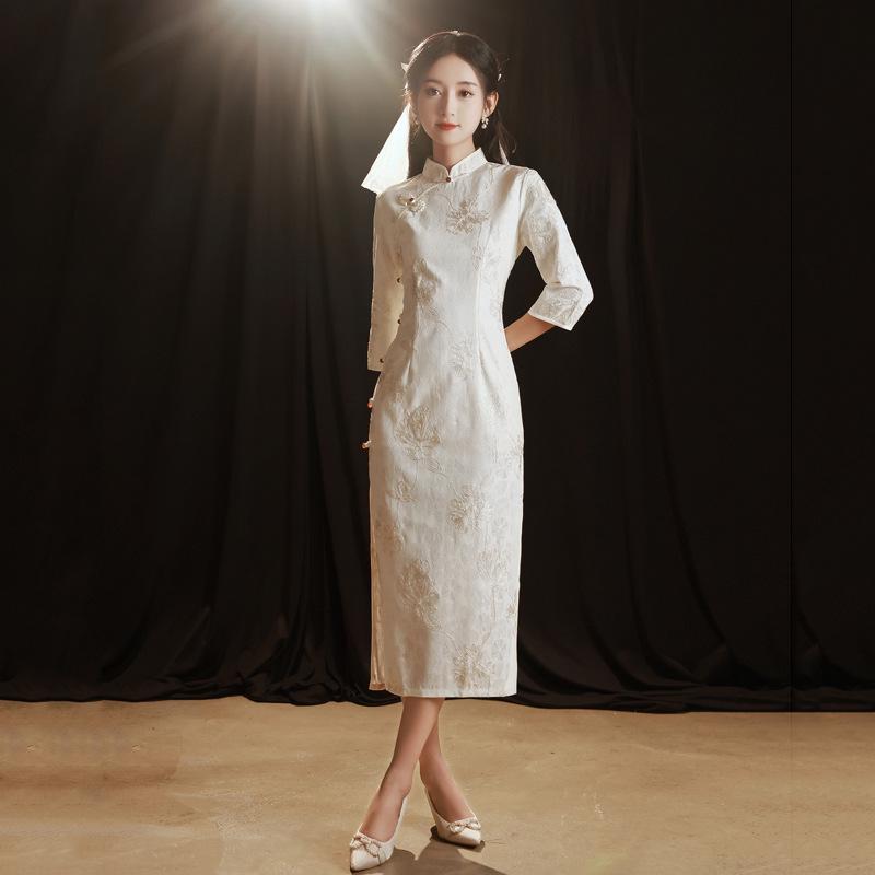 Elegantes Herbst-Weißes Langarm-Cheongsam für Junge Frauen