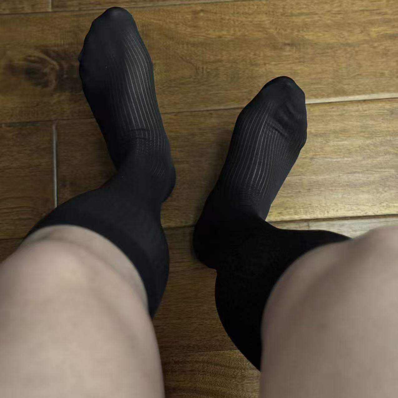 

Мужские чулки до колена с вертикальной полоской, не образующие затяжек One Size + Regular Thickness