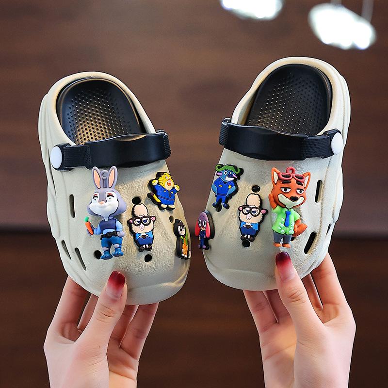 

Animal City EVA Summer new two-tone cute cartoon clogs for boys and girls, suitable for home use and learning to walk 18-19Code хаки