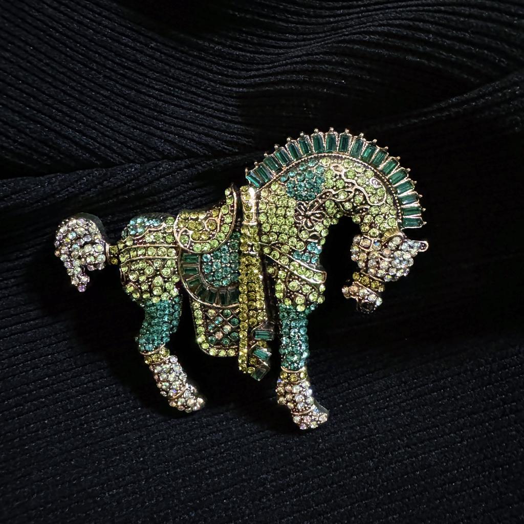 SKEDS Vintage Baroque Animal Brooches Large Size Horse Pins Mid-Century Creative Design Jewelry Shiny Rhinestones Corsages