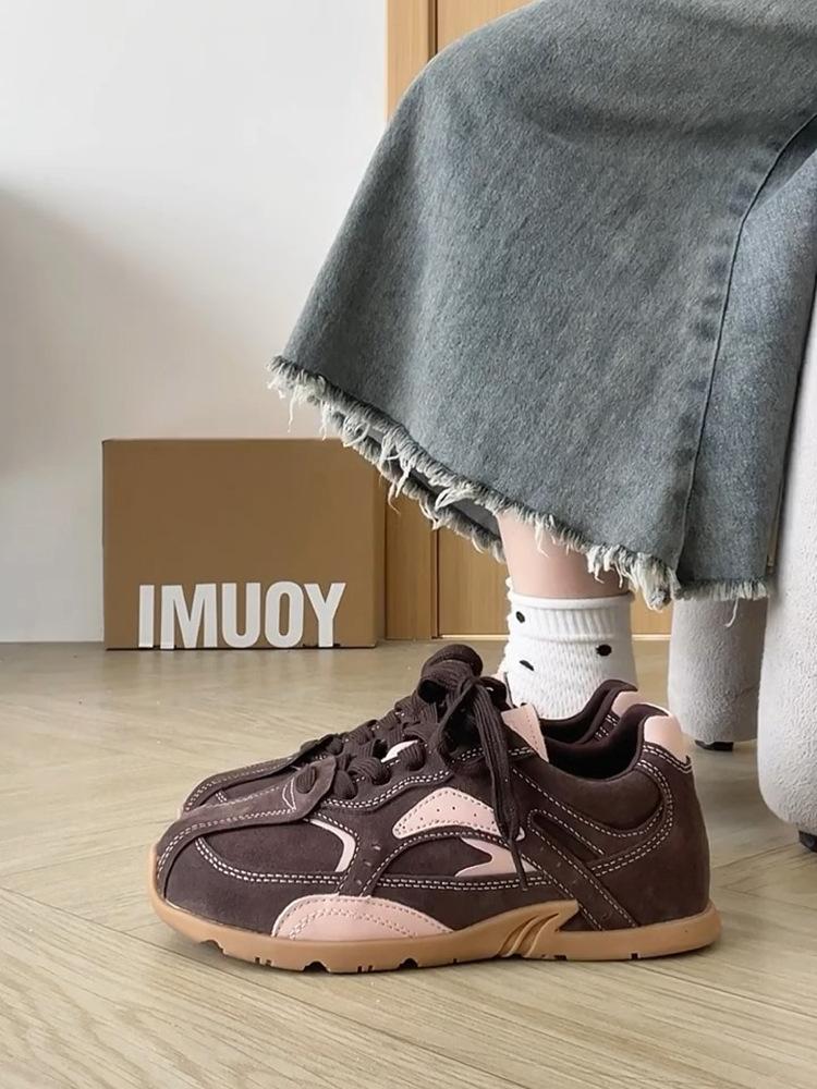 

thick-soled German training shoes for women in the autumn of 2025, new comfortable soft-soled small Forrest Gump sports shoes for women ins tide 40